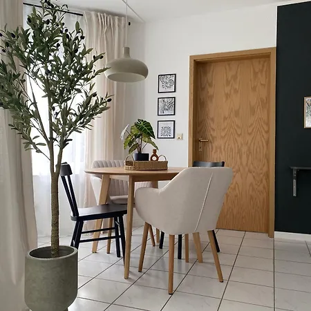 Апартаменты Moderne Mit Terrasse & Parkplatz; Naehe Bwzk & Amazon *