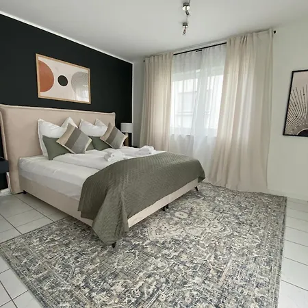 Moderne Mit Terrasse & Parkplatz; Naehe Bwzk & Amazon דירה קובלנץ