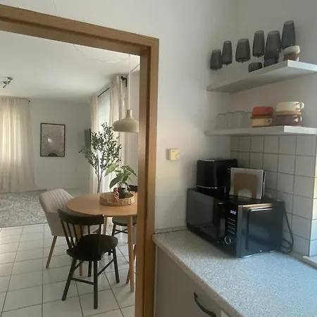דירה Moderne Mit Terrasse & Parkplatz; Naehe Bwzk & Amazon קובלנץ