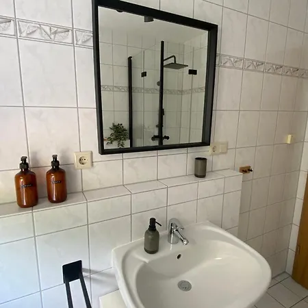 Moderne Mit Terrasse & Parkplatz; Naehe Bwzk & Amazon Кобленц