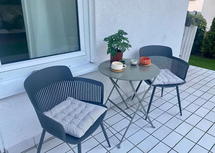 Moderne Mit Terrasse & Parkplatz; Naehe Bwzk & Amazon