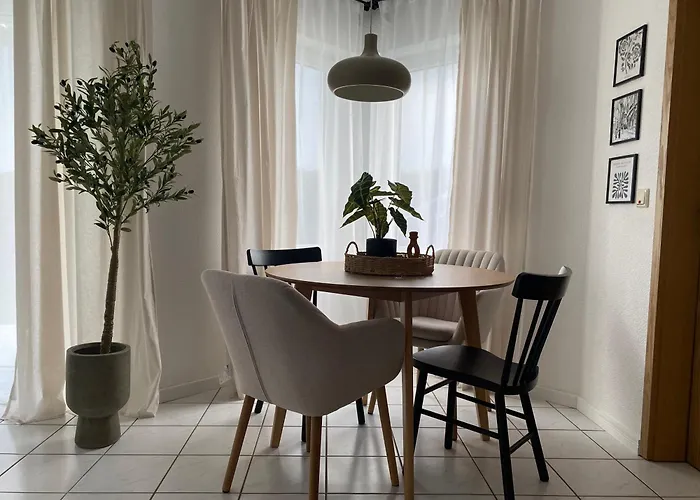 Moderne Mit Terrasse & Parkplatz; Naehe Bwzk & Amazon