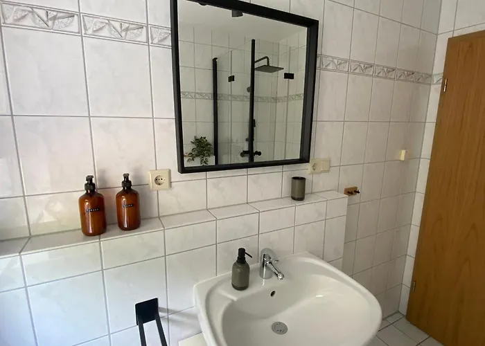 Moderne Mit Terrasse & Parkplatz; Naehe Bwzk & Amazon Koblenz