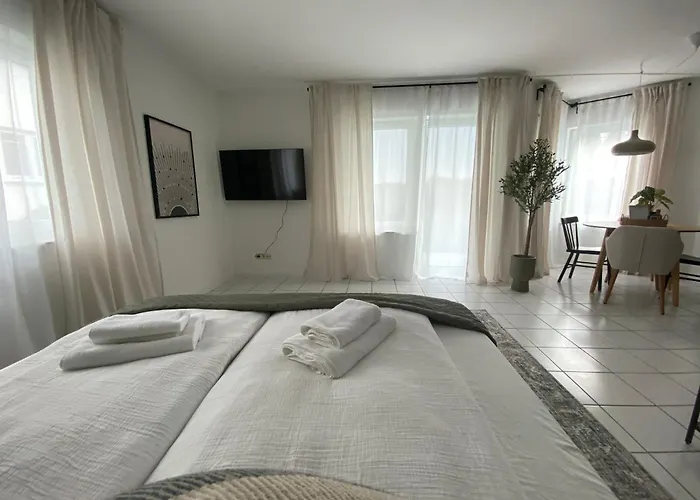 Moderne Mit Terrasse & Parkplatz; Naehe Bwzk & Amazon Apartamento *